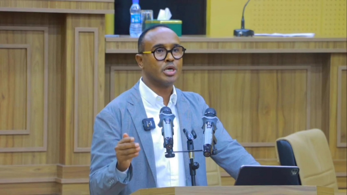 Gudoomiyaha SODMA oo la hadlay Golaha Aqalka Sare.jpg